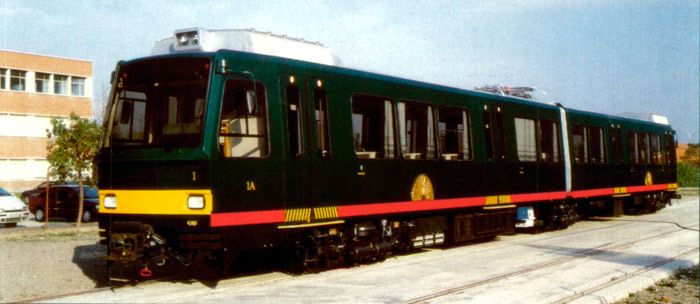 Argentina recibe en 1995 las dos primeras unidades del Tren de la Costa, fabricadas por CAF. 