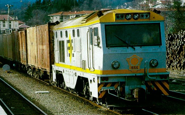 Locomotora 1600 de Feve arrastrando un tren de arena en 1998.