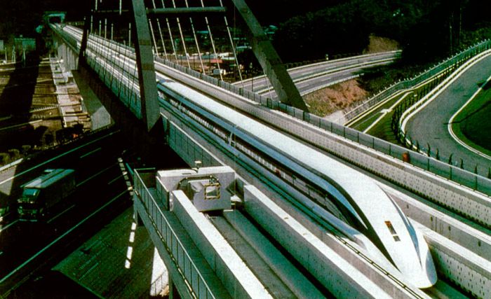 Tren de levitación magnética japonés que circuló a 550 km/h en pruebas en 1997.