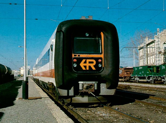 Servicios de TRD inaugirados en 1999 entre Madrid, aÁvila y Salamanca.