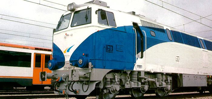 Nueva imagen para las locomotoras 333 de la UN de Grandes Líneas en 2000.