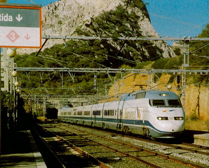 Tren Euromed en la estación de Garraf en 2001.