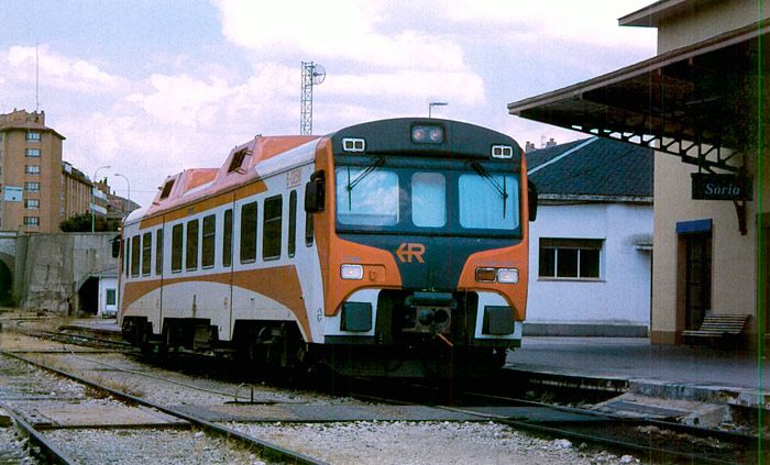 Tren Ligero 596 estacionado en Soria en 2002.