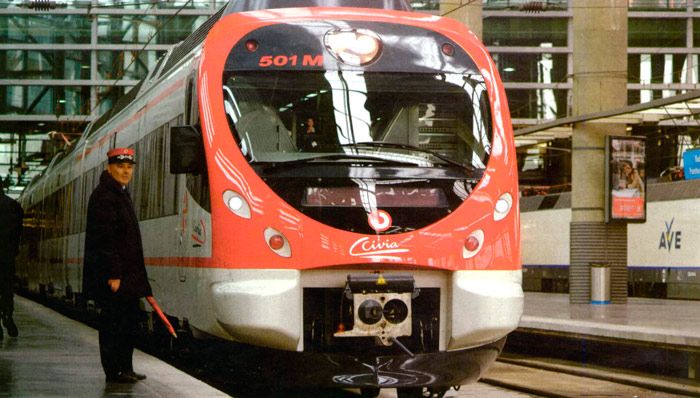 Civia, el nuevo tren de cercanías de Renfe, comienza su período de pruebas en 2003.