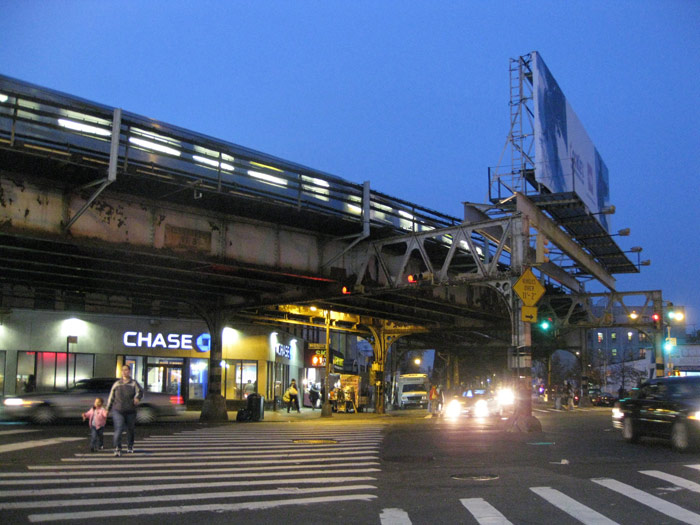 Un tramo elevado de metro en el distrito del Bronx