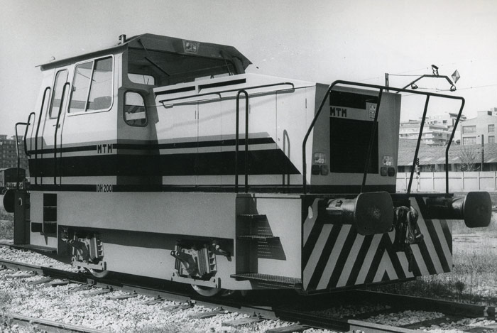 Prototipo de la locomotora Diesel-Hidráulica tipo M.T.M. DH-200 equivada con turbo-transmisor "Voith" .