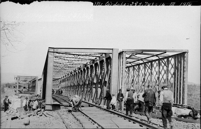 Vista superior del corrimiento del puente de Guarrizas, en el p.k. 283/743 de la línea Manzanares-Córdoba en 1914.Foto Archivo Histórico Ferroviario