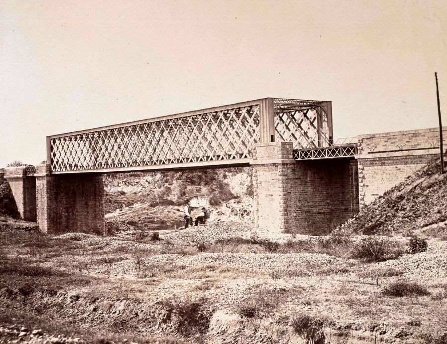 Puente sobre el río Duero. Fotografía de Jean Laurent. Archivo de la Biblioteca Nacional de España. Ministerio de Cultura.