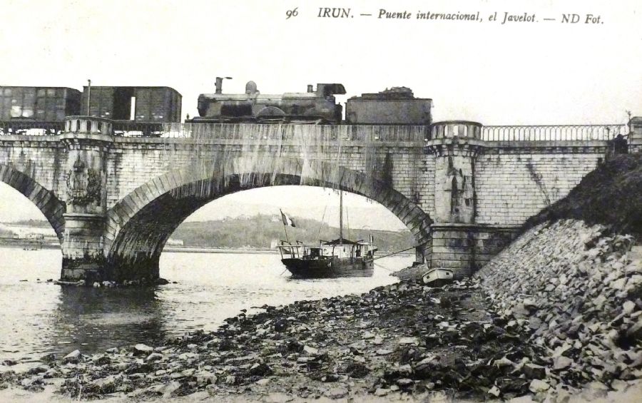 Vista del puente internacional sobre el río Bidasoa, la última gran obra de la línea de Madrid a la frontera francesa. Archivo EuskoTren/Museo Vasco del Ferrocarril