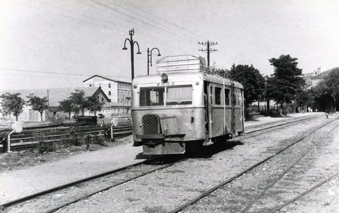 Un autovía Zaragoza abandona la estación de Gallur. Fotografía de Christian Schnabel. Foto Archivo EuskoTren/Museo Vasco del Ferrocarril