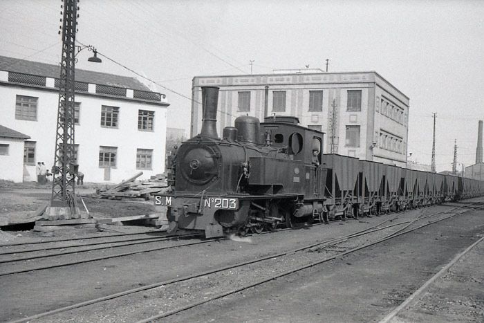 El primer contacto de Trevor Rowe con los trenes de Sierra Menera tuvo lugar en el Puerto de Sagunto. 5 de abril de 1961. 