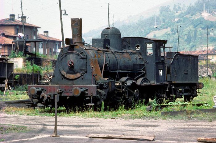 La “Varela de Montes” ya fuera de servicio en las instalaciones de Hunosa de Mieres en 1974. Foto: Armando Fernández Riera.